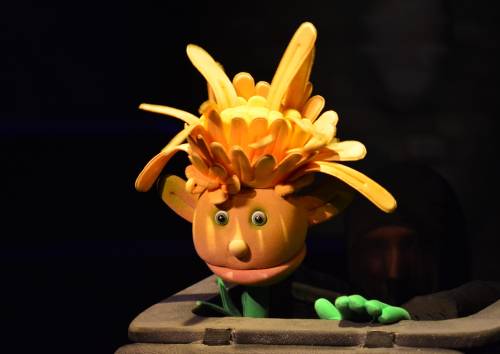 Plesna haljina žutog maslačka (s Djedom Božićnjakom)